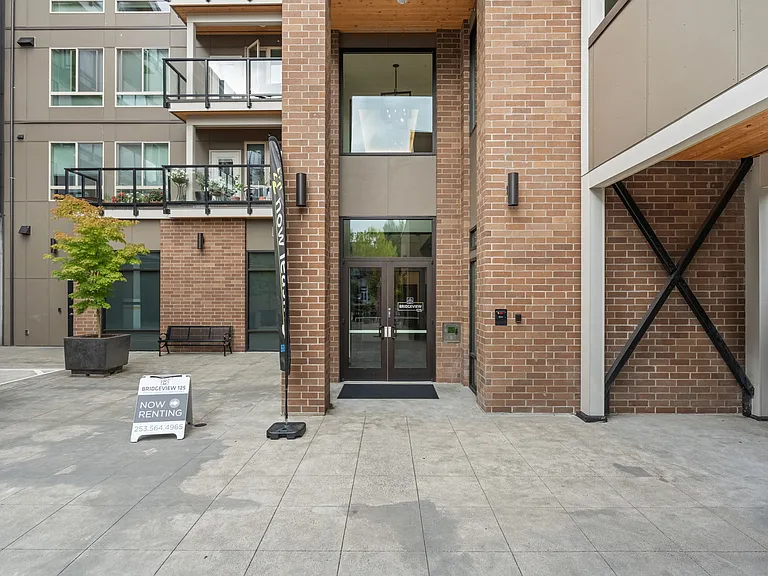 Bridgeview — Photo 9