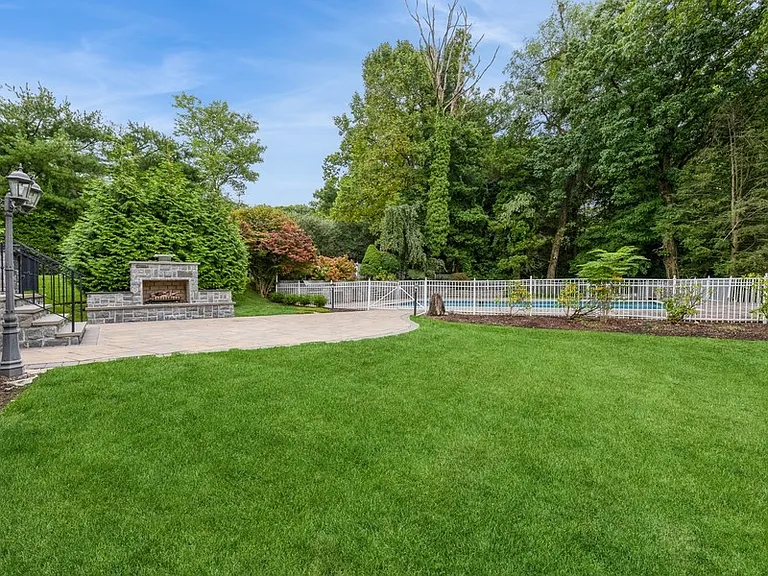 166 Churchill Rd — Photo 46