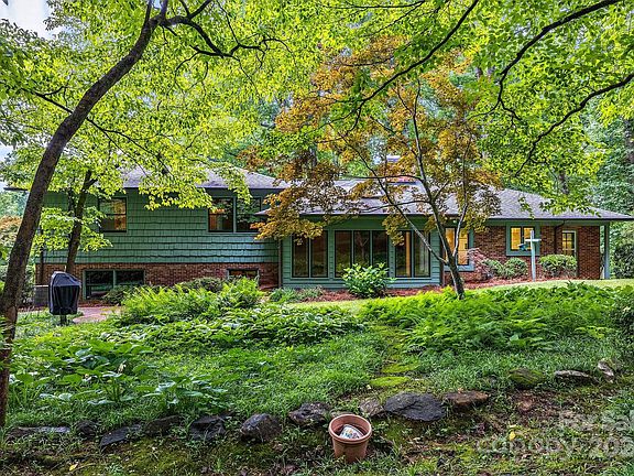 3rd image of 1547 Brentwood Cir