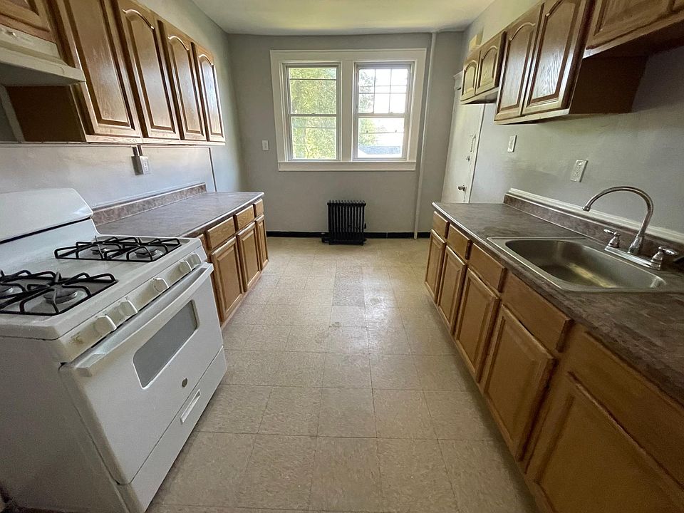 1st image of 79 Harrison Ave #1R
