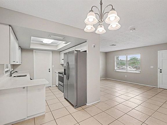 4th image of 2904 Arch Dr