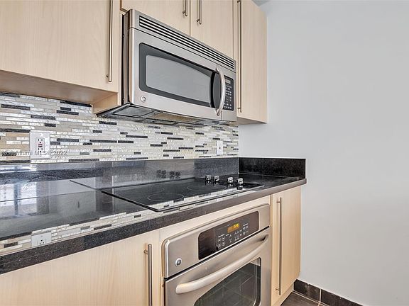 3rd image of 1111 SW 1st Ave Townhouse 22