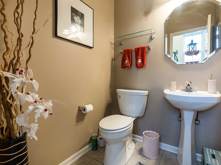 749 Dillon Ct — Photo 8
