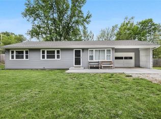 618 Barton St, Tonganoxie, KS 66086