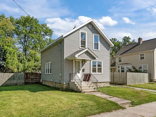 752 Woodland Ave, Oshkosh, WI 54901