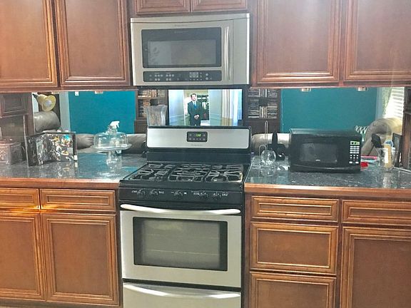 3rd image of 139 Oak Cir #28