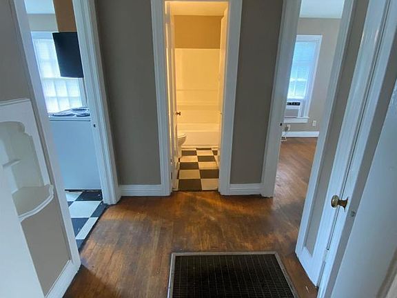 3rd image of 1705B 1st Ave