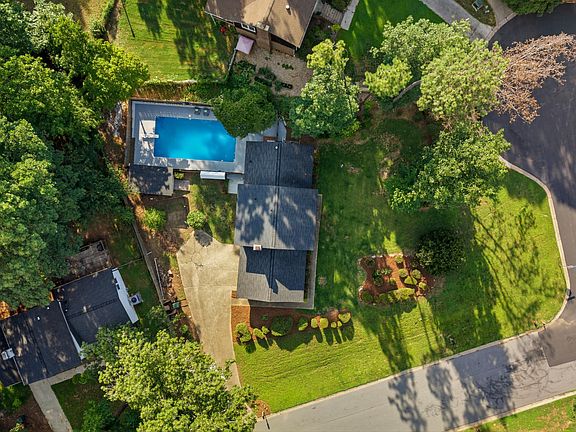 2nd image of 1000 Brookgreen Dr