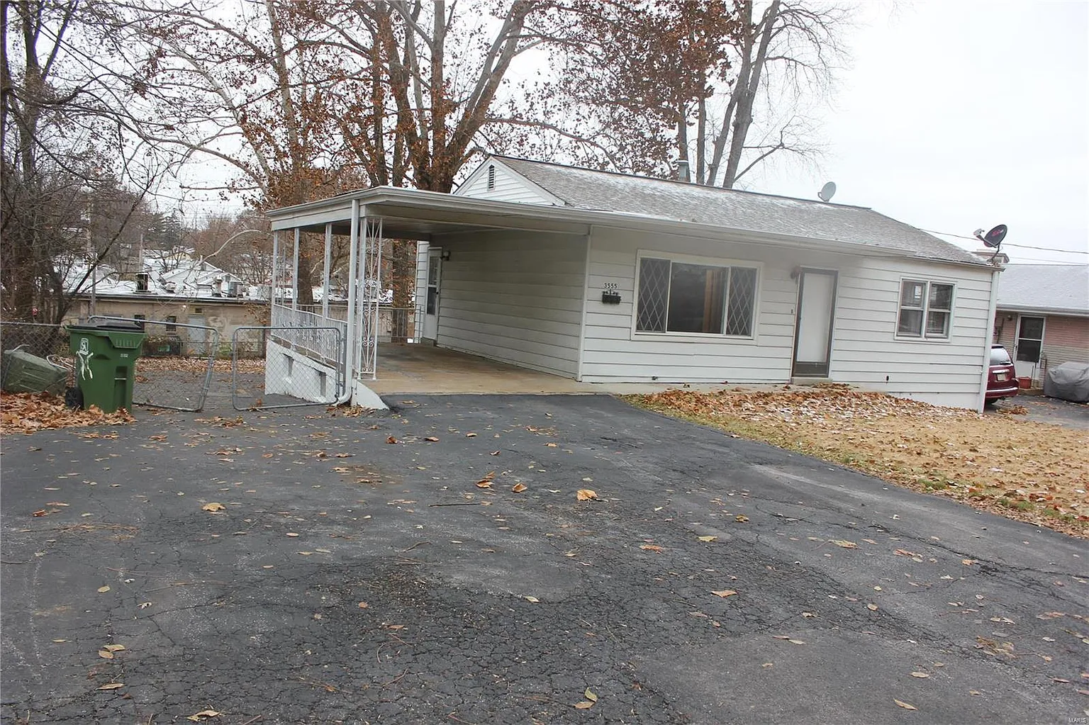 3555 Dixie Dr photo 1
