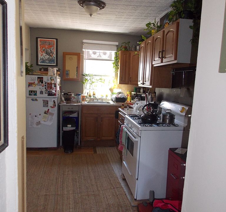 2nd image of 185 18th St