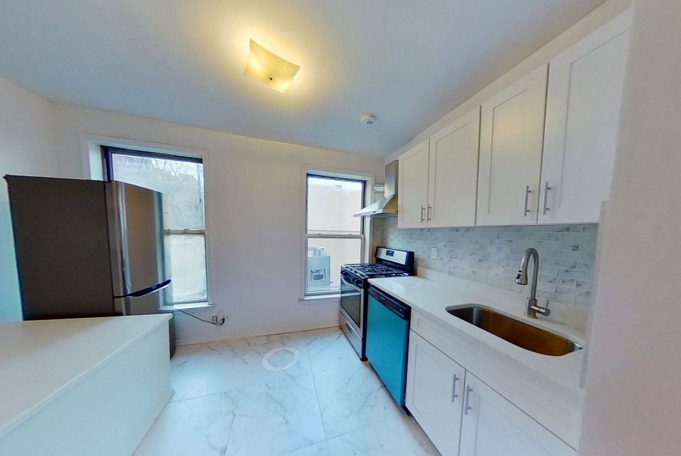 1st image of 4 Wyckoff St Floor 2