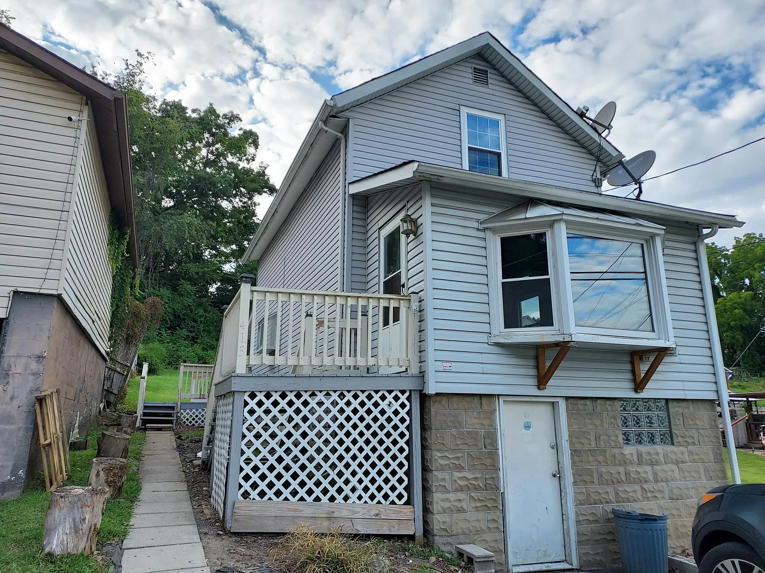 413 Spring St photo 1
