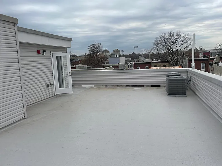 2156 N Darien St #3 — Photo 8