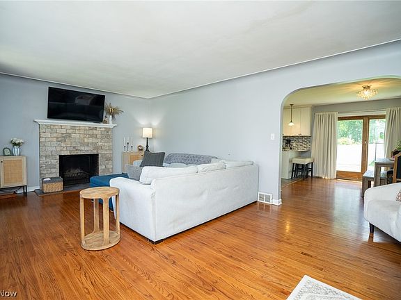 2nd image of 421 Wildwood Dr