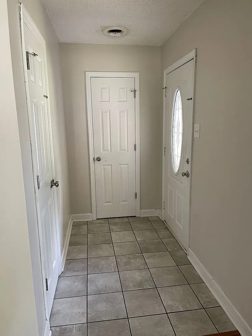 Beautiful 4 Bedroom Home — Photo 4