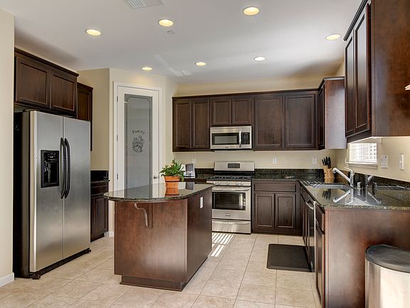 2nd image of 810 Embassy Cir