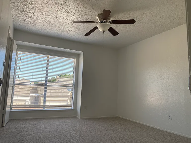 2-2 B1 946 SQ FT