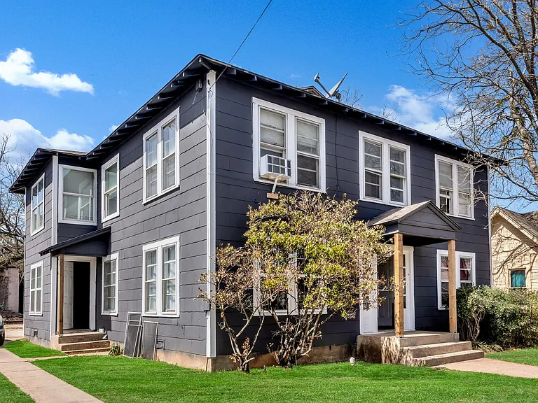305 N Robinson St — Photo 42