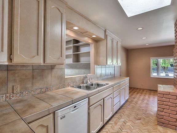 5th image of 1409 Ravenswood Dr