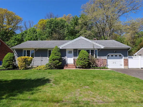 5 Mapletree Lane, South Huntington, NY 11746