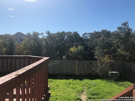 2nd image of 906 Hedgestone Dr