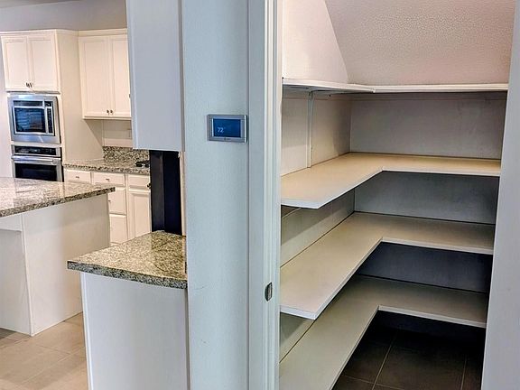 5th image of 103 E Vince St