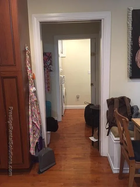 2 bed, 1.0 bath, 1050 sqft, $2,475 — Photo 3