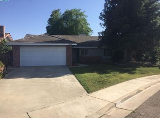3627 E Center Ct, Visalia, CA 93292