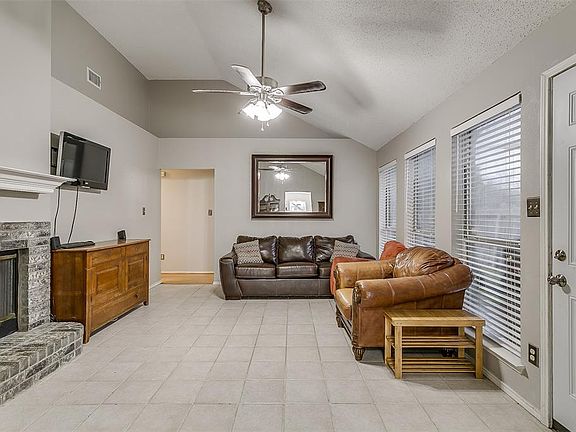 3rd image of 842 Valleybrooke Dr