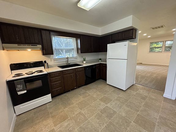 4th image of 408 Amherst Dr