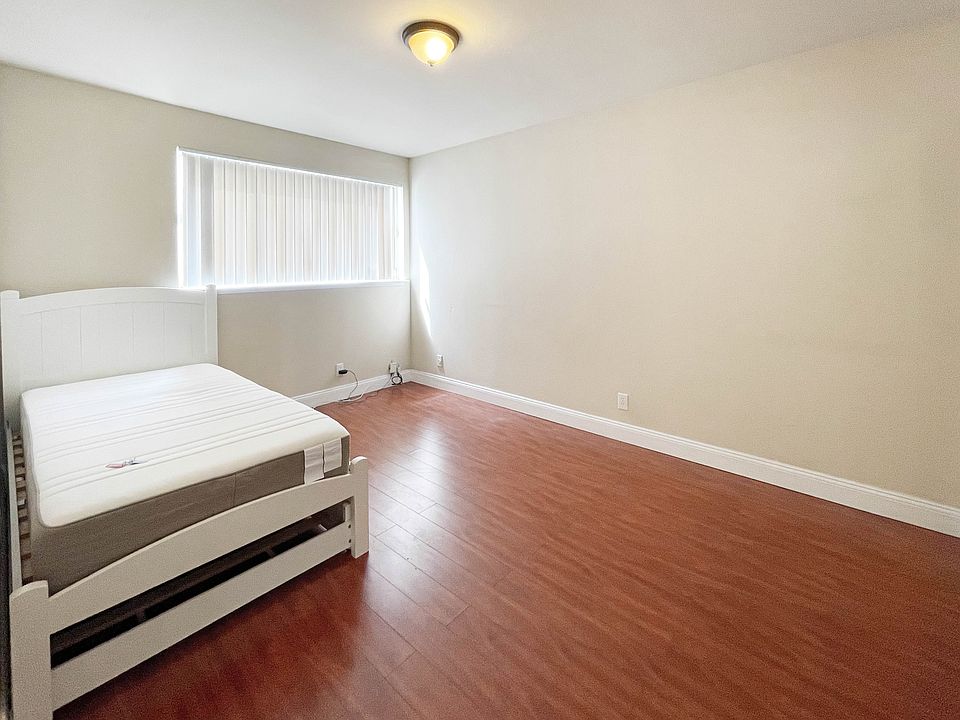 1st image of 411 8th Ave #3