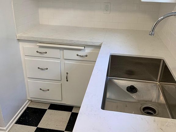 4th image of 1234 N Harper Ave