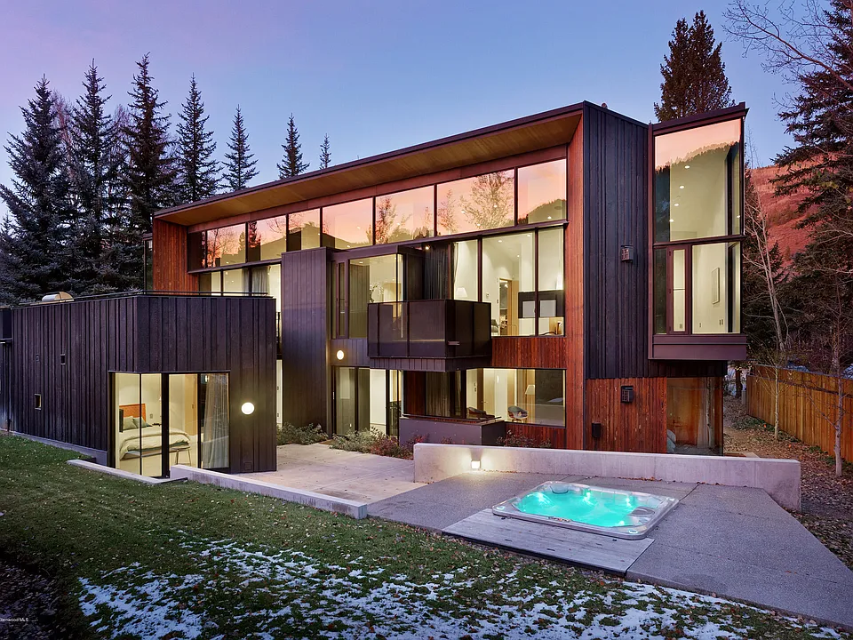 1118 Waters Ave