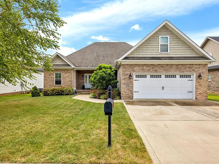1434 Boulder Ct — Photo 1