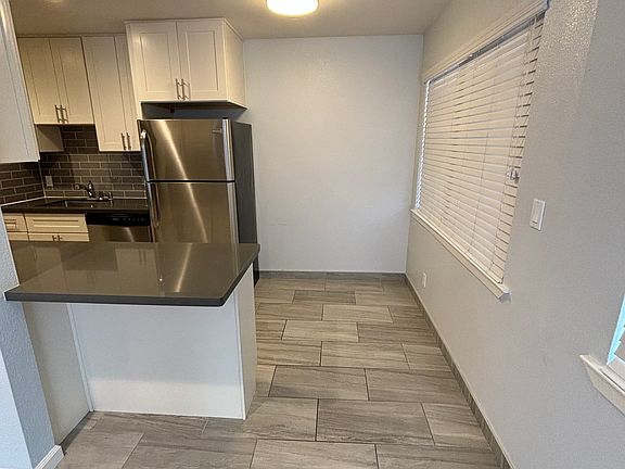 2nd image of 209 Milbrae Ln APT 6