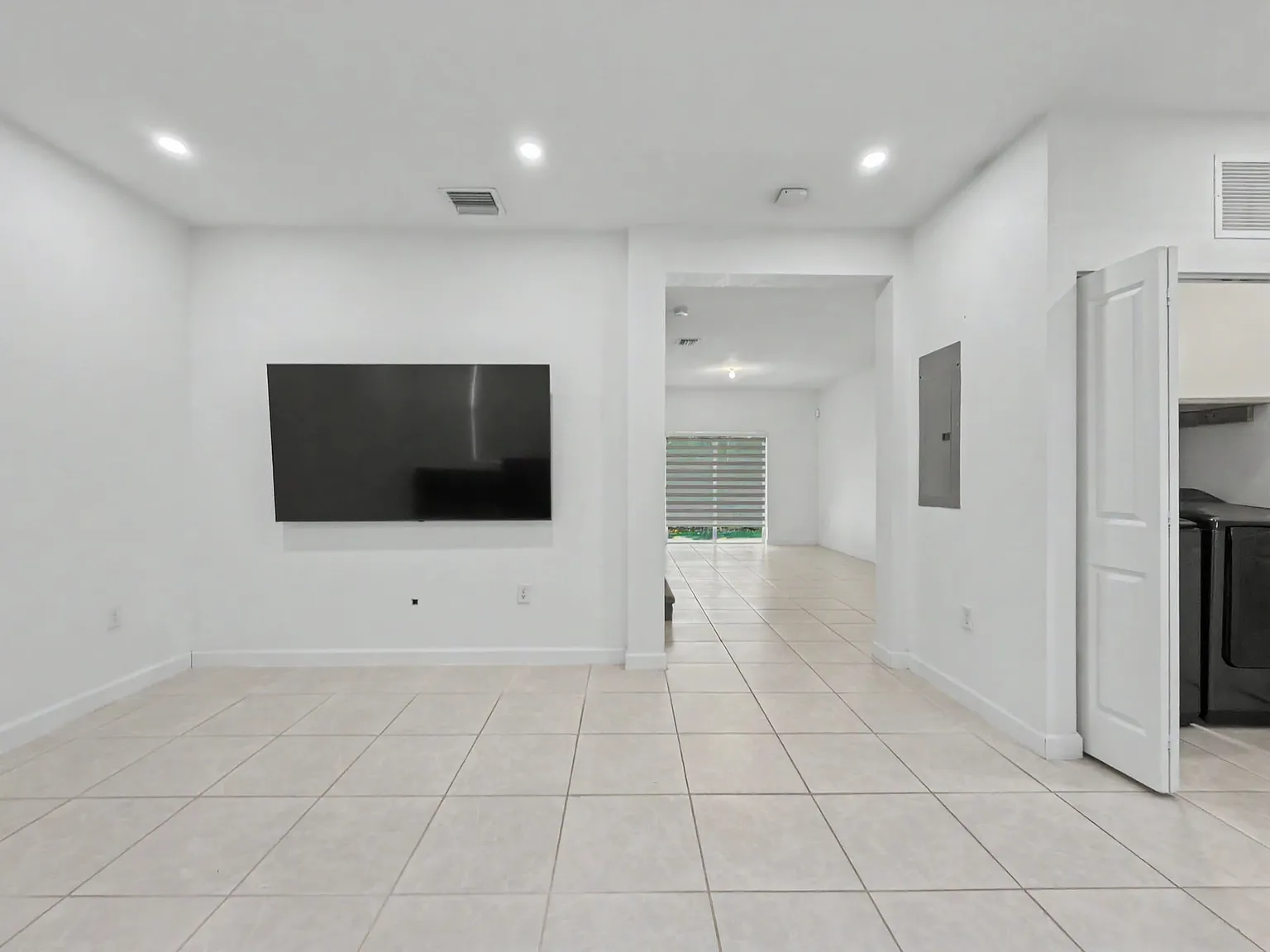 3 bed, 1483 sqft, $2,450 — Photo 3