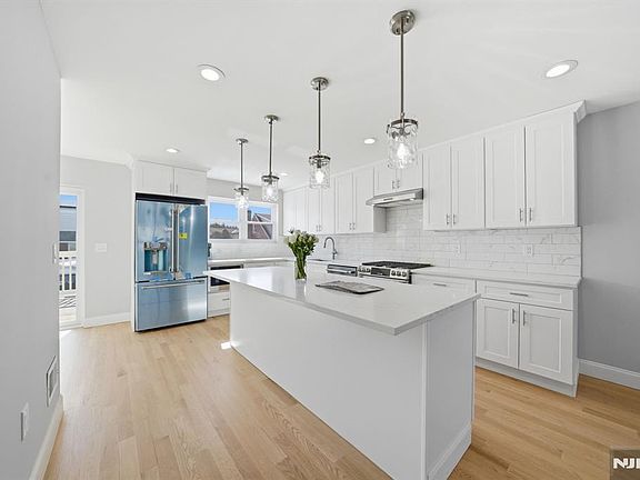 3rd image of 60 Dewitt St #B