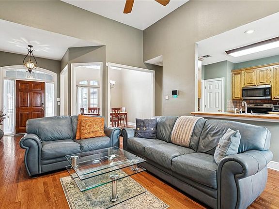 5th image of 723 Stonewood Dr