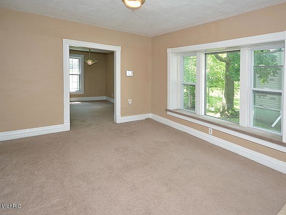 3rd image of 128 W Belmont St