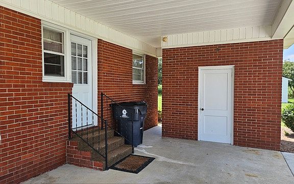 2nd image of 731 Vinegar Loop Rd