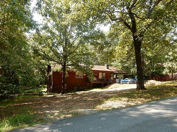 3rd image of 27 E Boxwood Dr SE