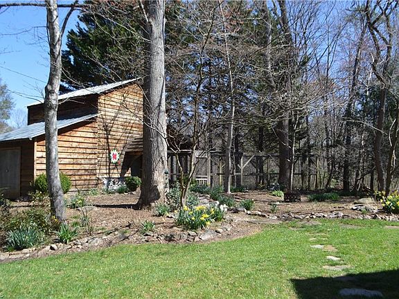 5th image of 107 Foxcroft Dr