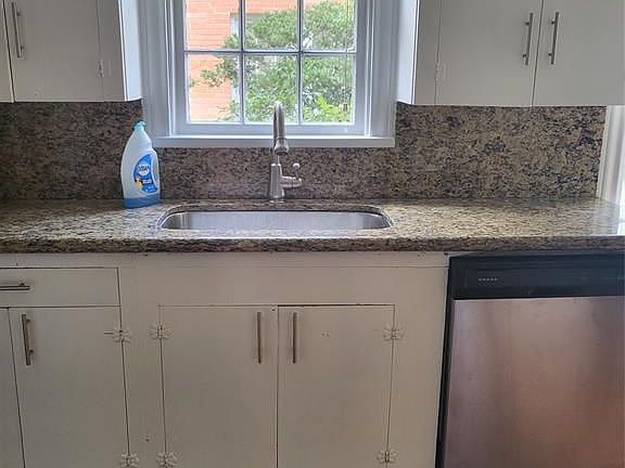 2nd image of 422 Lovett Blvd #422