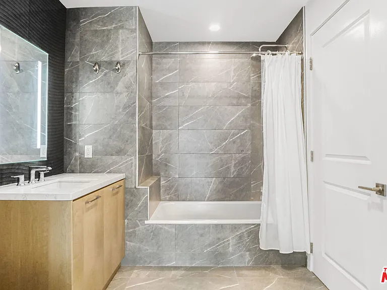 400 S Broadway Ave #1608 — Photo 28