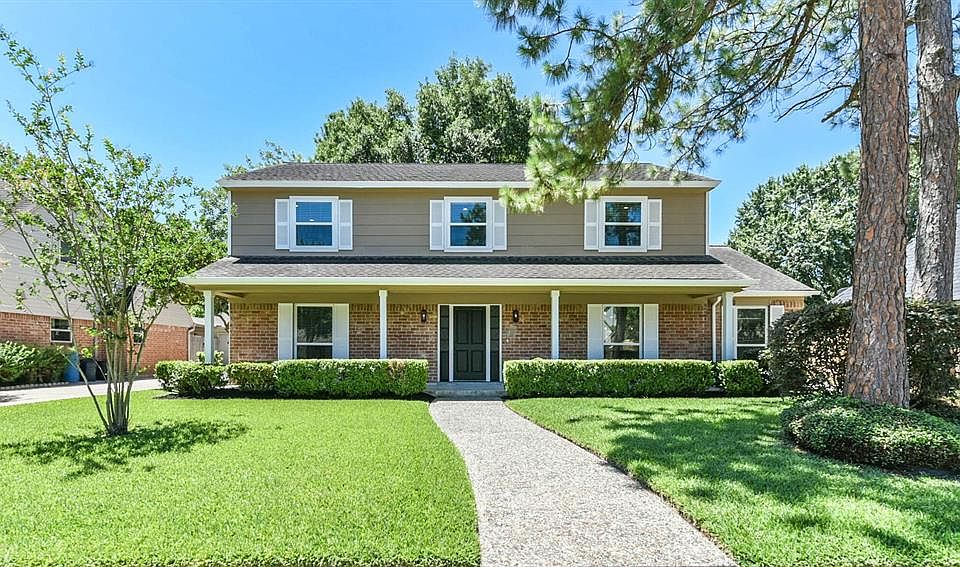 Fully remodeled 4 bedroom, 2/1 bath located off of Briar Forest and Wilcrest with easy access to Westheimer and Beltway 8.