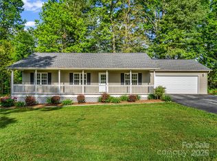 77 Simmons Dr, East Flat Rock, NC 28726