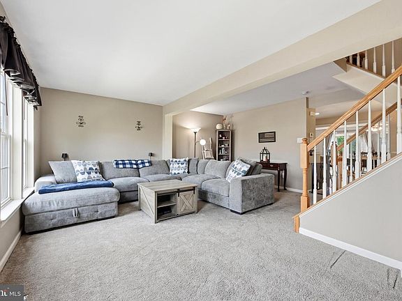 5th image of 733 Waterway Ct