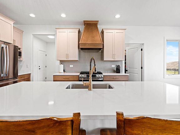 4th image of 1091 Kinley Dr