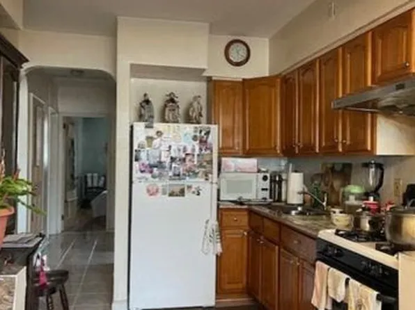 1562 East 91st Street image 4 of 12