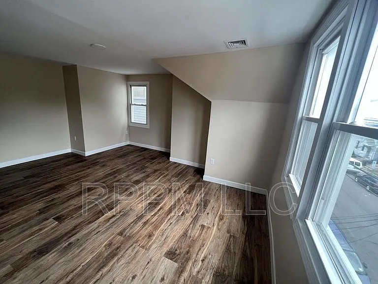 562 Summer St #3 — Photo 2